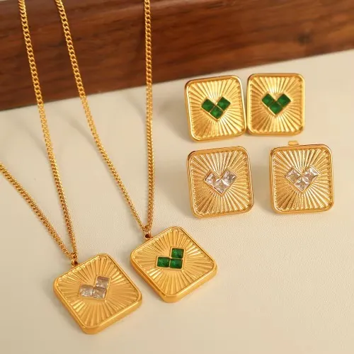 Clustdlysau Necklace Set